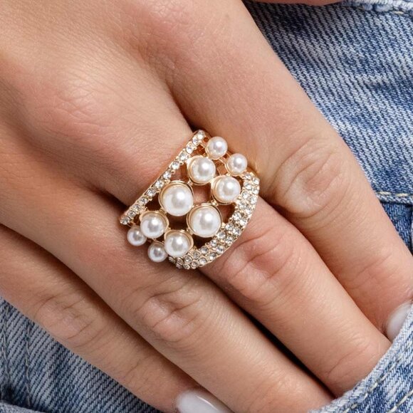 Glossy Gallery - Gold Ring - Picture 1 of 2